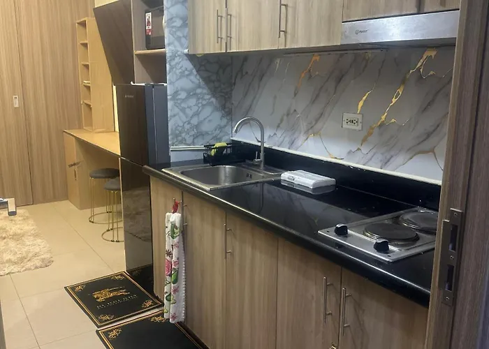 Azhyuri Staycation Aparthotel *