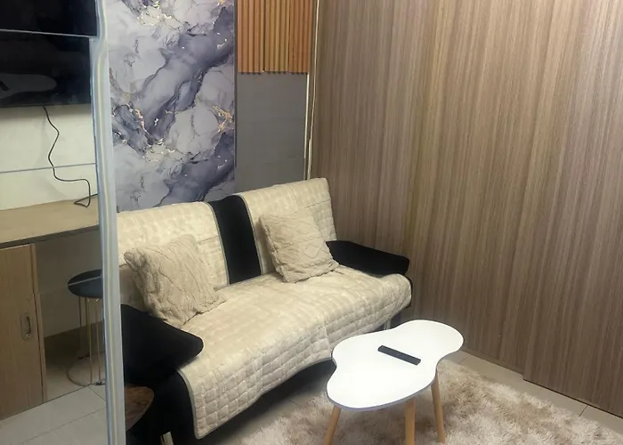 Azhyuri Staycation Aparthotel